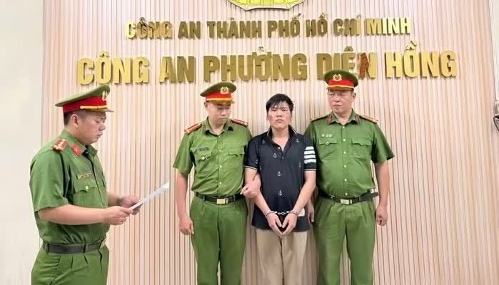 Tạm giữ hình sự đối tượng có nồng độ cồn dùng dao tấn công CSGT tại TP.HCM