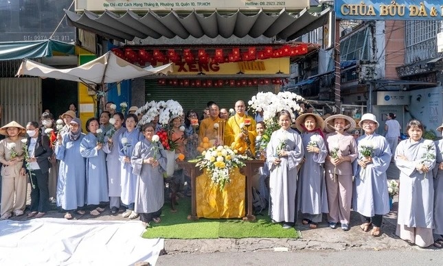 tăng ni ảnh 2