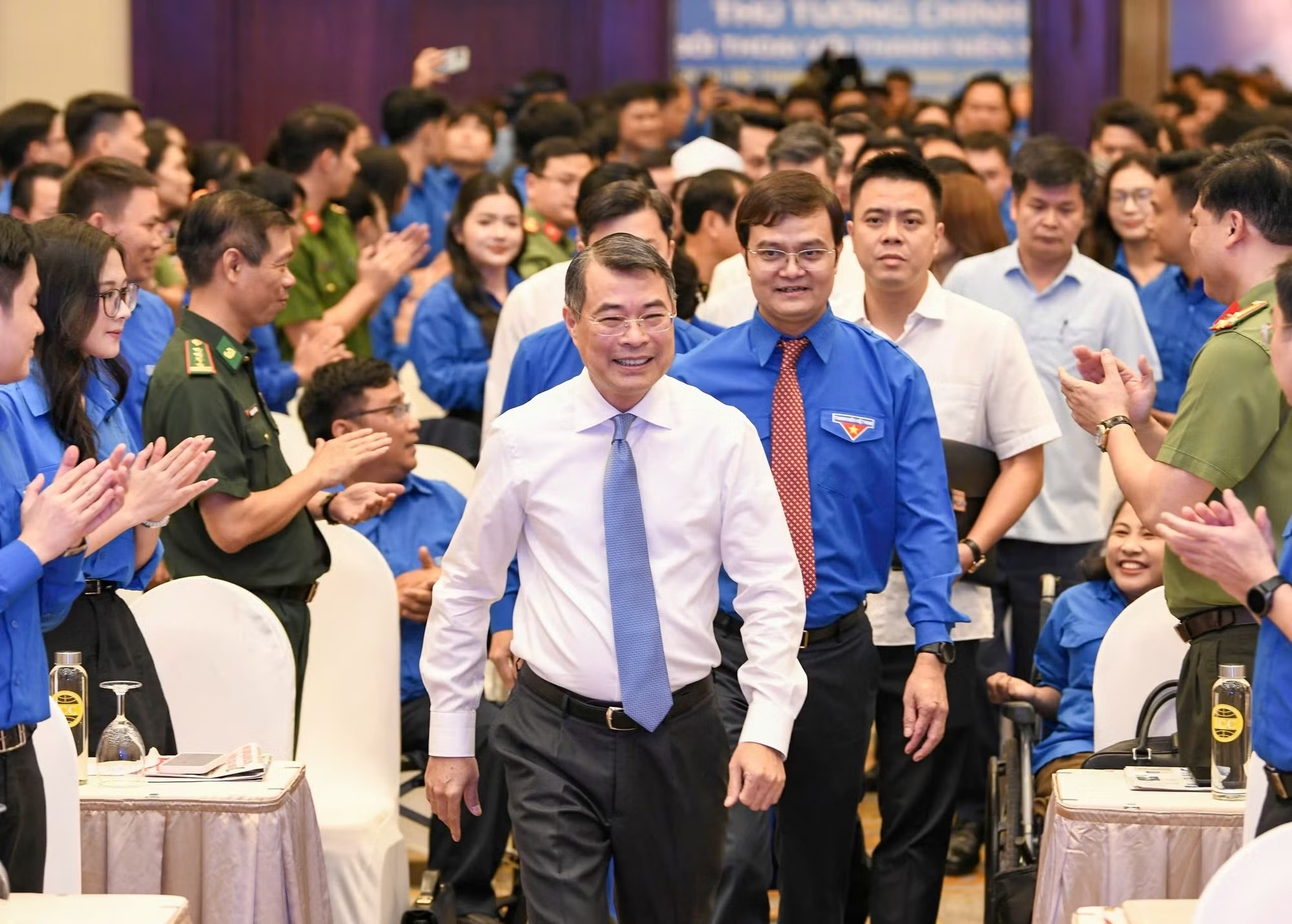 Thủ tướng đối thoại với thanh niên về khởi nghiệp, đổi mới sáng tạo