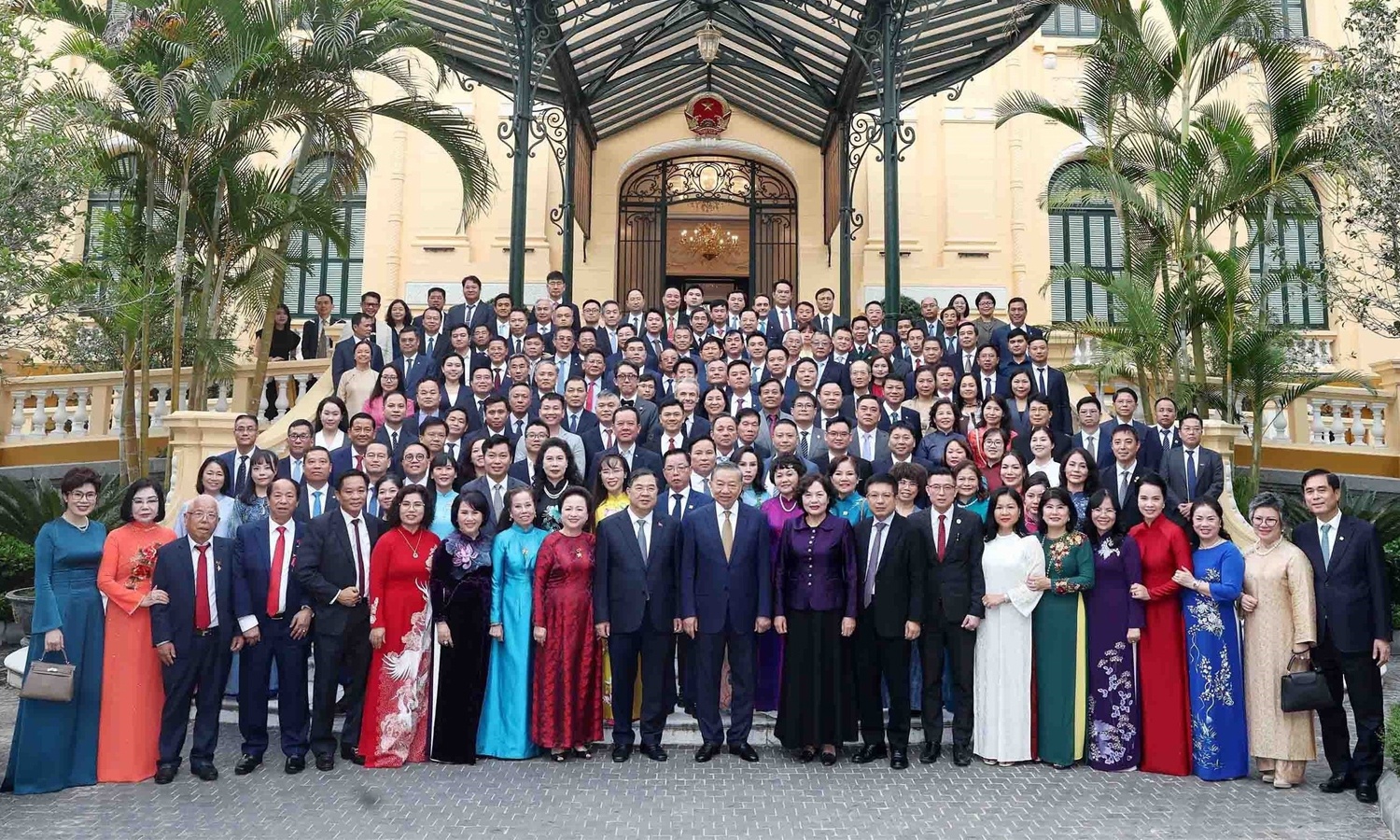 Từ 'cho phép' sang 'khuyến khích': Bước chuyển về tư duy đảng viên làm kinh tế