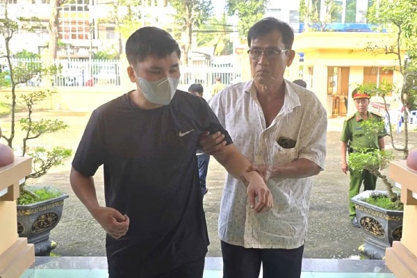 Vụ tai nạn làm nữ sinh tử vong ở Vĩnh Long: Tài xế xe tải lãnh 30 tháng tù giam