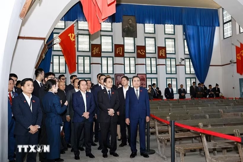Chủ tịch Quốc hội thăm di tích lịch sử cách mạng tại tỉnh Thiểm Tây