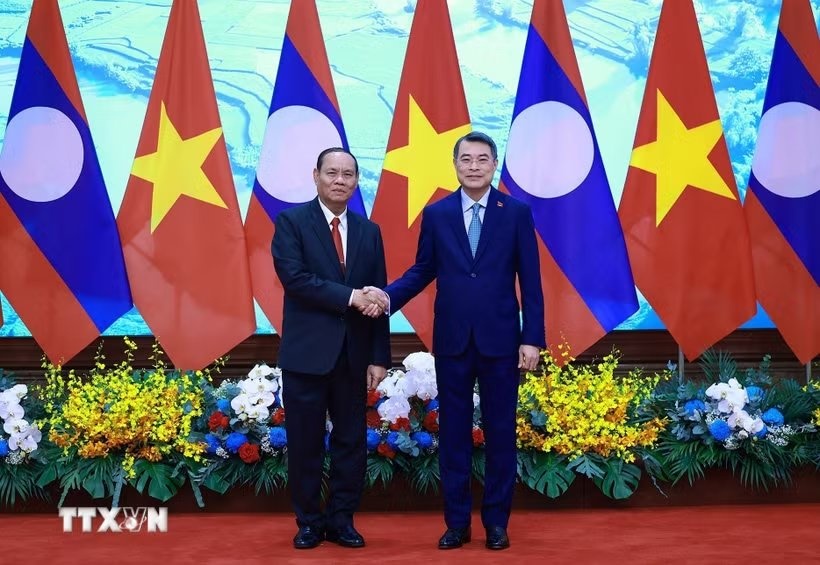 Thủ tướng: Việt Nam luôn dành ưu tiên cao nhất cho quan hệ với Lào