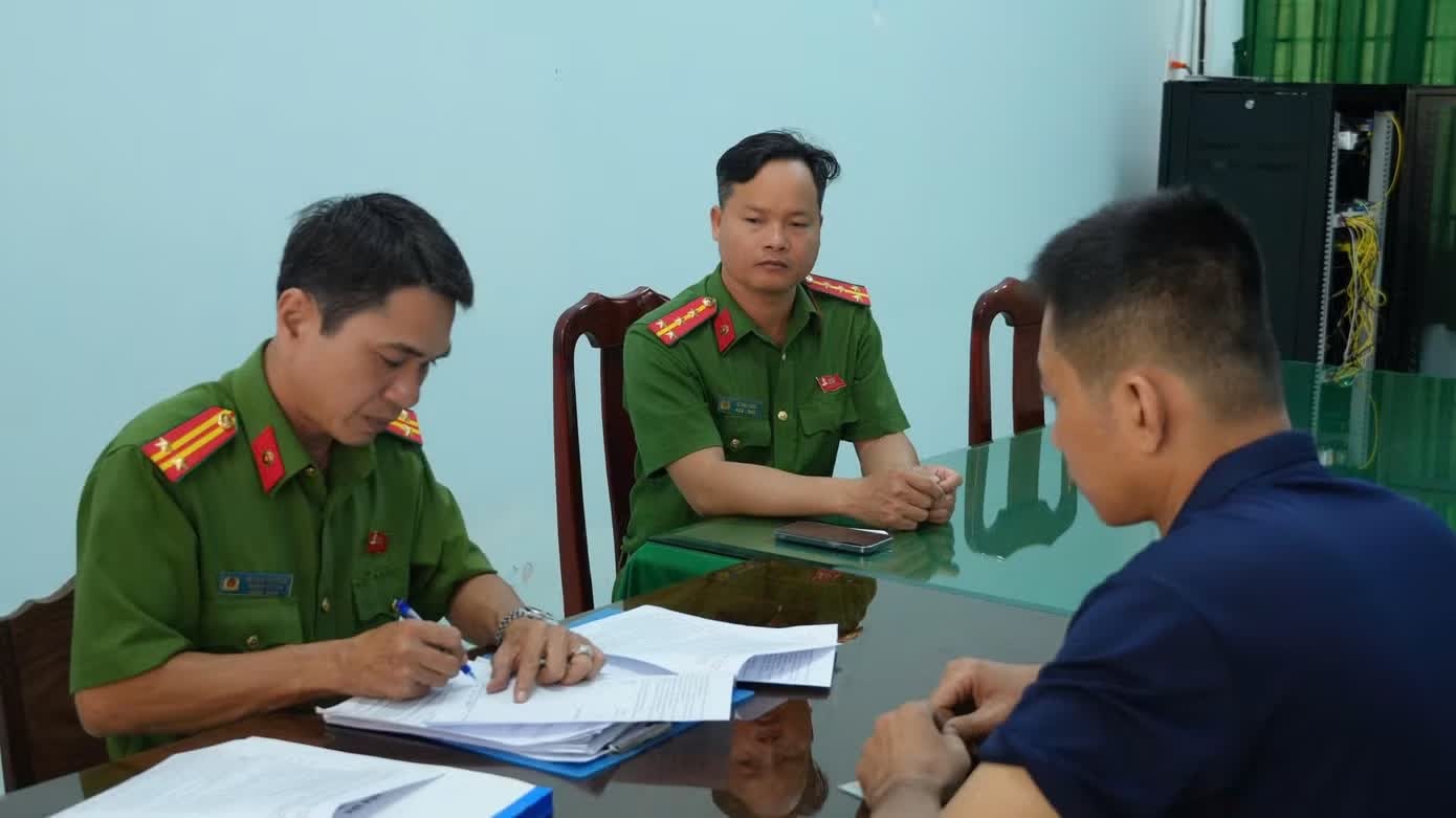 300 cuộc quấy rối,  Cảnh s&aacute;t 113 ảnh 1