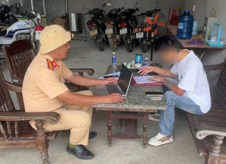 Xử lý tài xế lái ôtô vượt ẩu suýt gây tai nạn trên đường phố Thanh Hóa