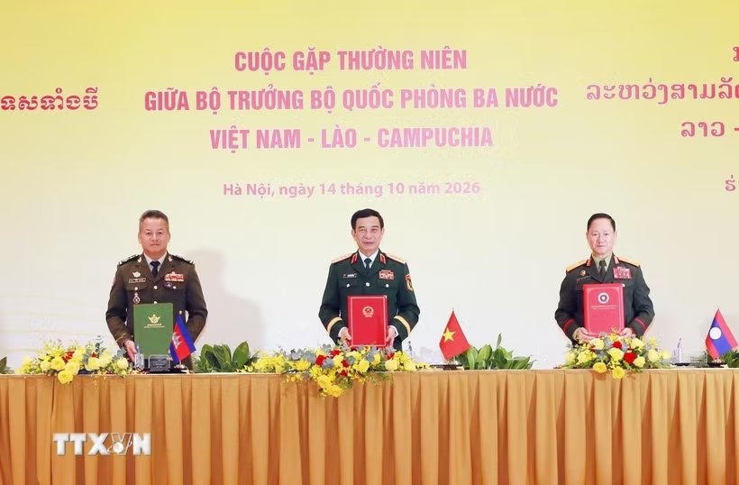 Cuộc gặp giữa Bộ trưởng Bộ Quốc phòng ba nước Việt Nam-Lào-Campuchia
