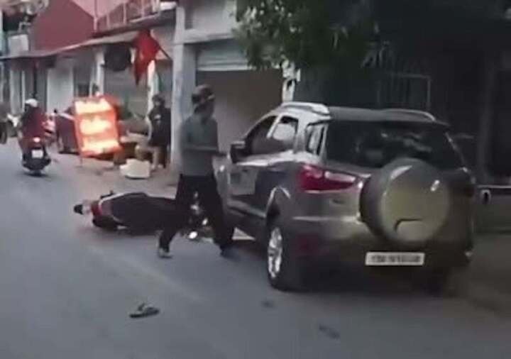 Bắt giữ đối tượng chặn ôtô, đâm tử vong tài xế giữa phố Hà Nội