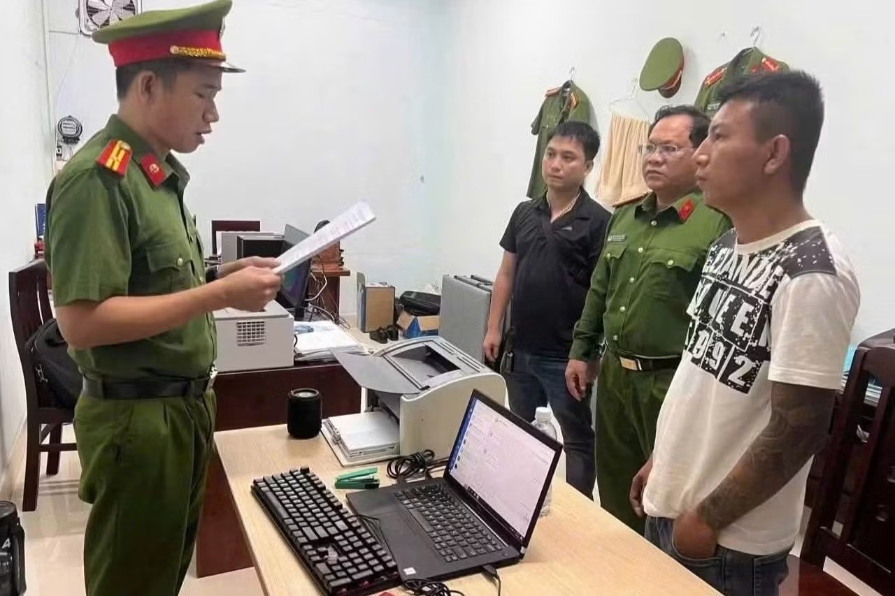 Bắt giam đối tượng mang kiếm đập phá tài sản, đăng video lên Facebook