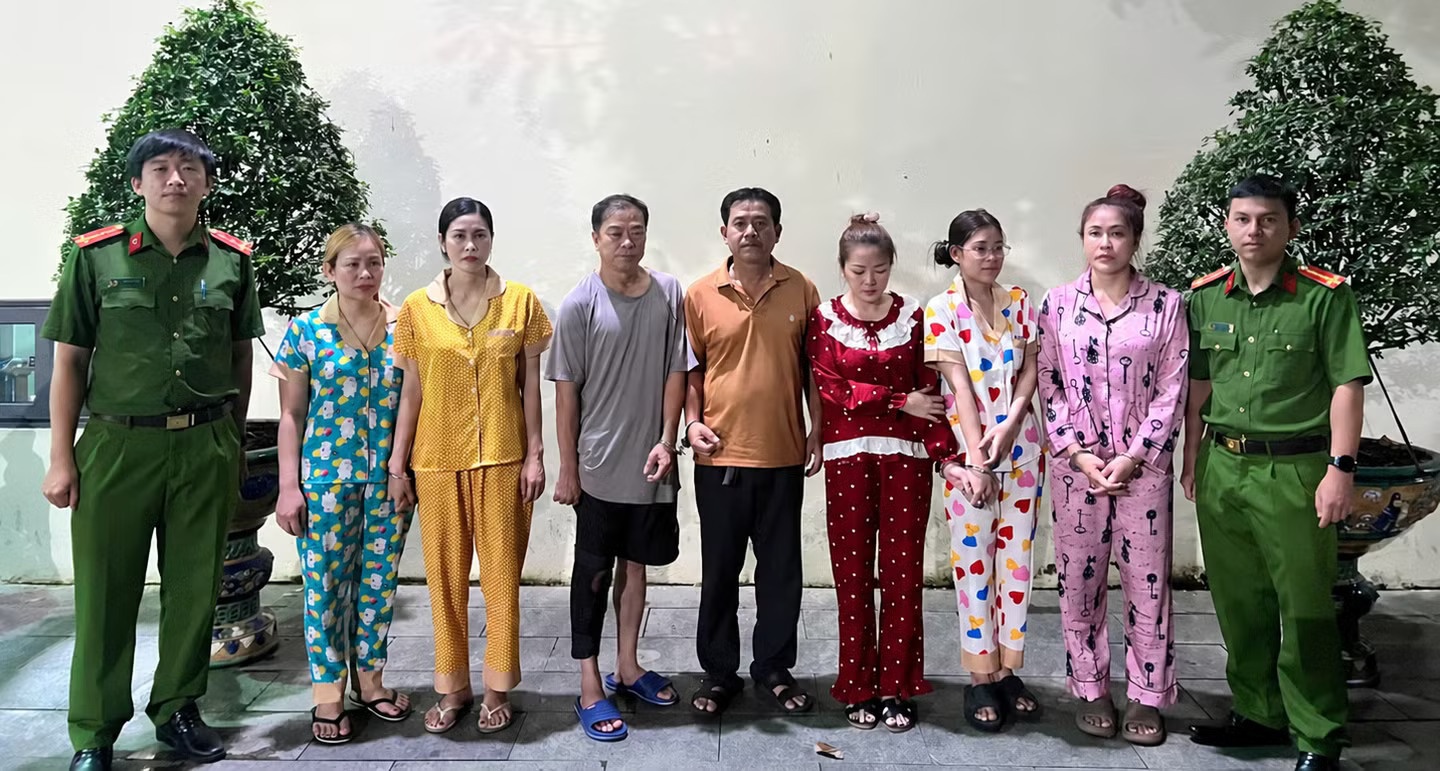 karaoke Yến Như,  karaoke Holiday,  Chủ karaoke Yến Như,  NV karaoke Yến Như,  Chủ karaoke Holiday,  Nh&acirc;n vi&ecirc;n karaoke Holiday ảnh 2