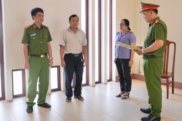 Khởi tố đối tượng trộn đậu nành, phụ gia để làm cà phê giả