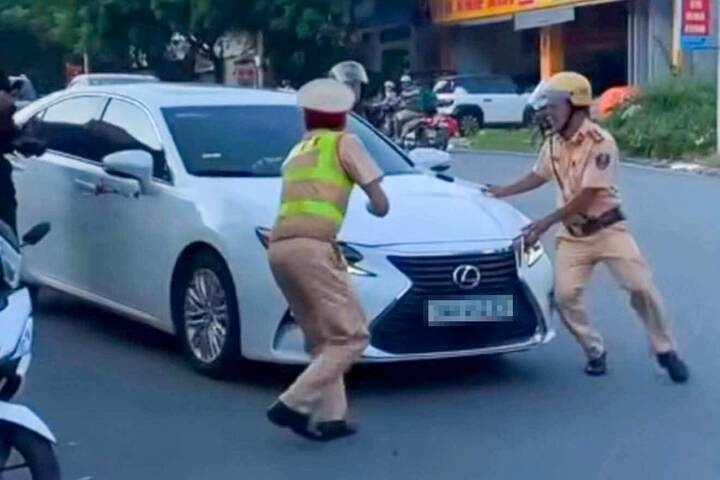 Khởi tố,  nữ t&agrave;i xế,  chốt cửa &ocirc;t&ocirc;,  L&ecirc; Kim Anh ảnh 2