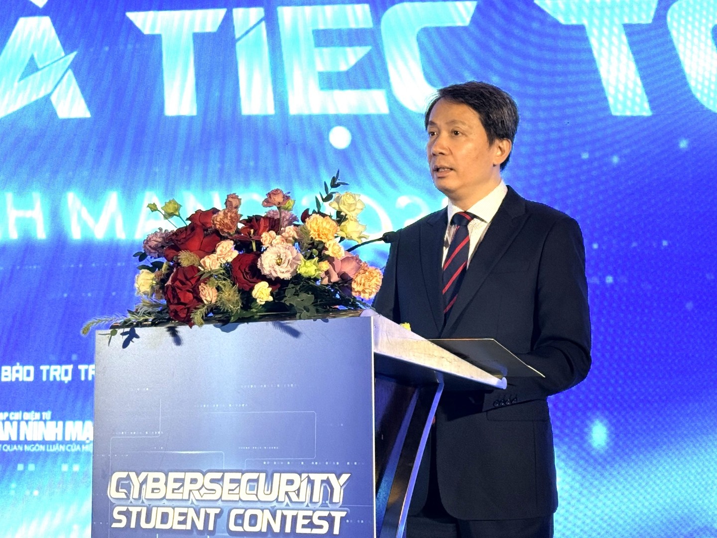 kh&ocirc;ng gian mạng ảnh 3