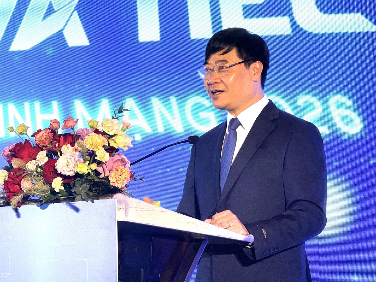 kh&ocirc;ng gian mạng ảnh 1