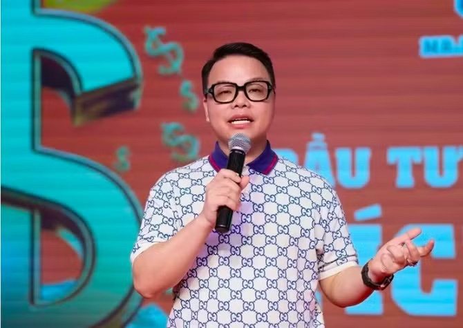 Si&ecirc;u lừa Mr Pips,  Mr Hunter ảnh 1