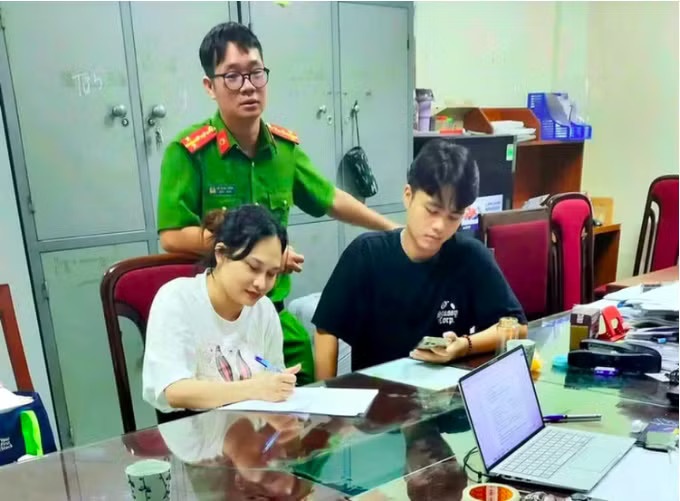 Si&ecirc;u lừa Mr Pips,  Mr Hunter ảnh 2