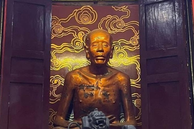 Hòa thượng Chuyết Công trụ trì chùa Phật Tích