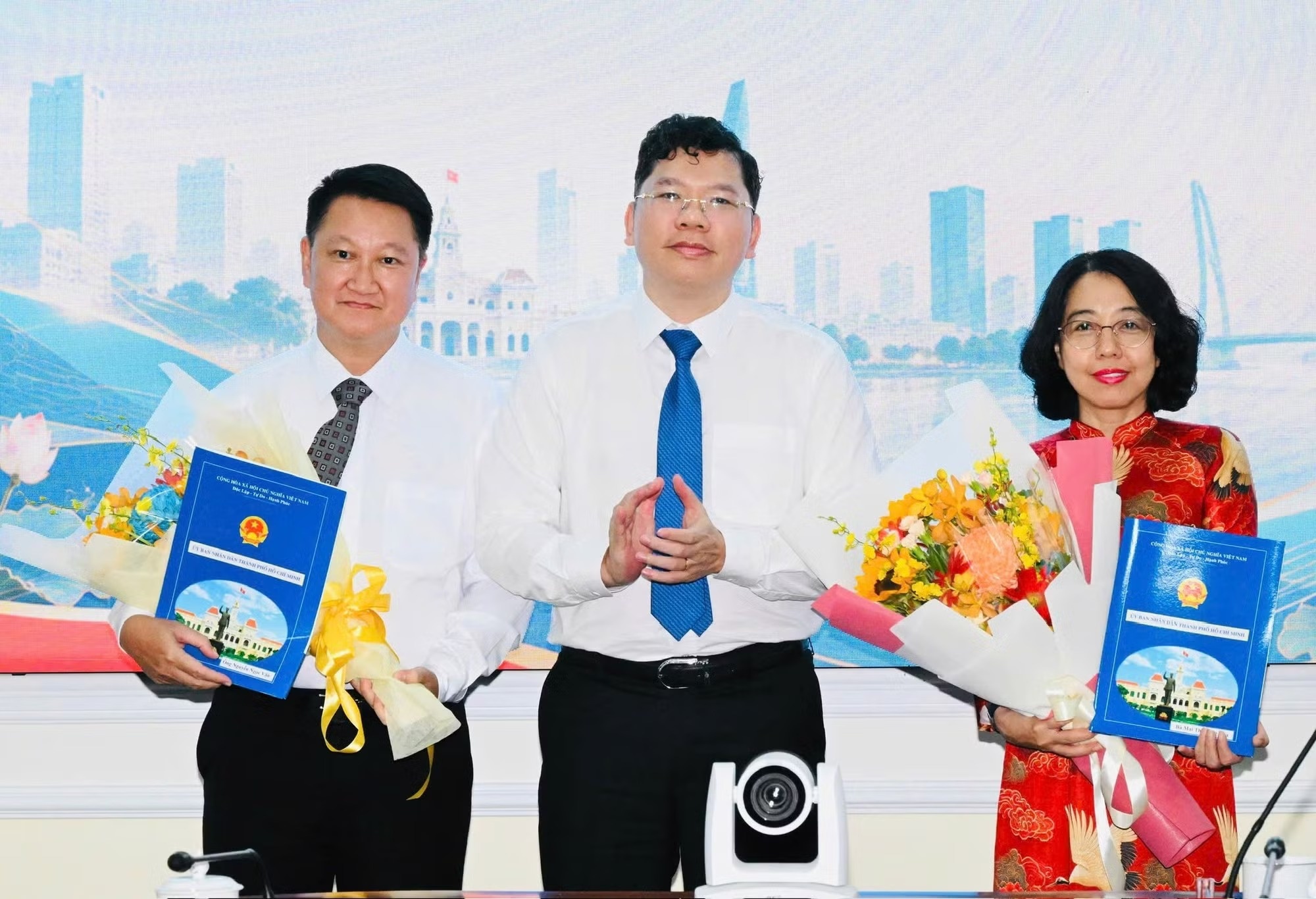 Chủ tịch TP.HCM điều động, bổ nhiệm nhiều cán bộ chủ chốt