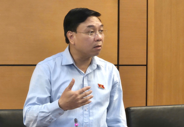 Muốn nhận người neo đơn làm cha mẹ nuôi chăm sóc, luật chưa cho phép