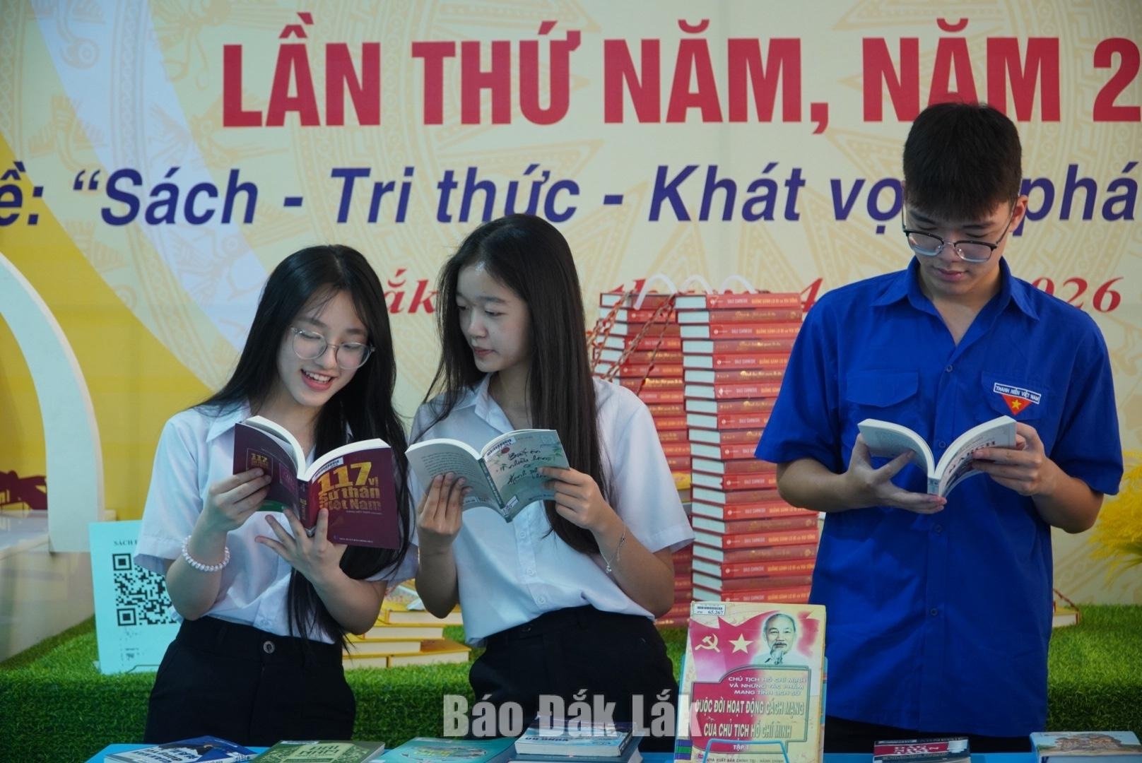s&aacute;ch ảnh 1