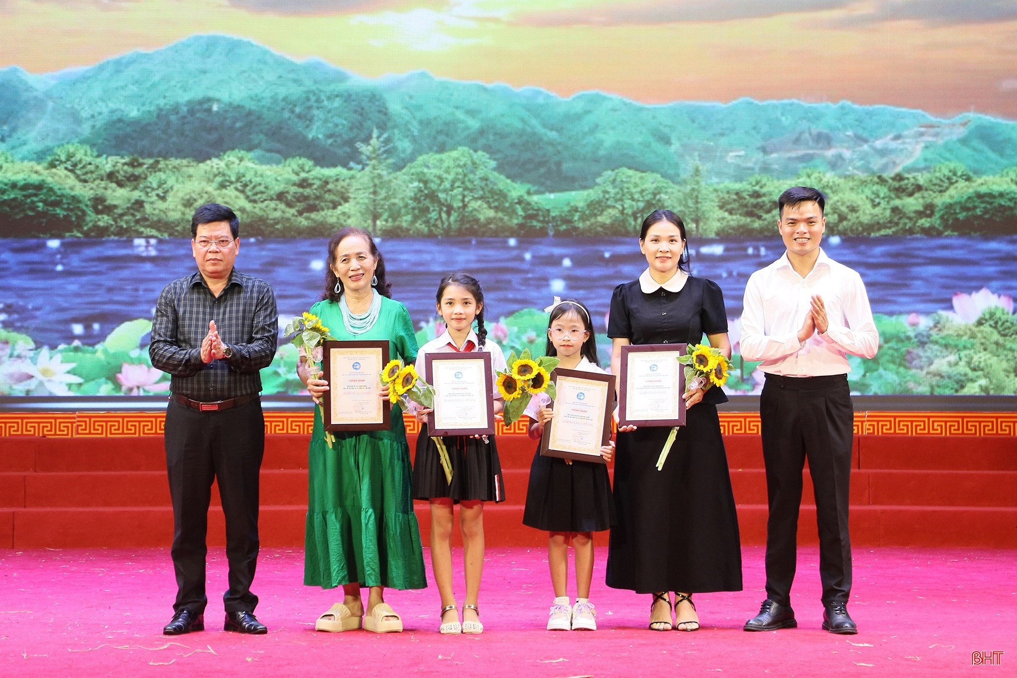văn h&oacute;a đọc ảnh 13