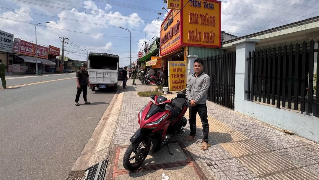 tiệm v&agrave;ng ảnh 2