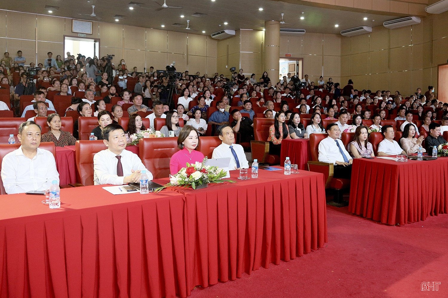 văn h&oacute;a đọc ảnh 1