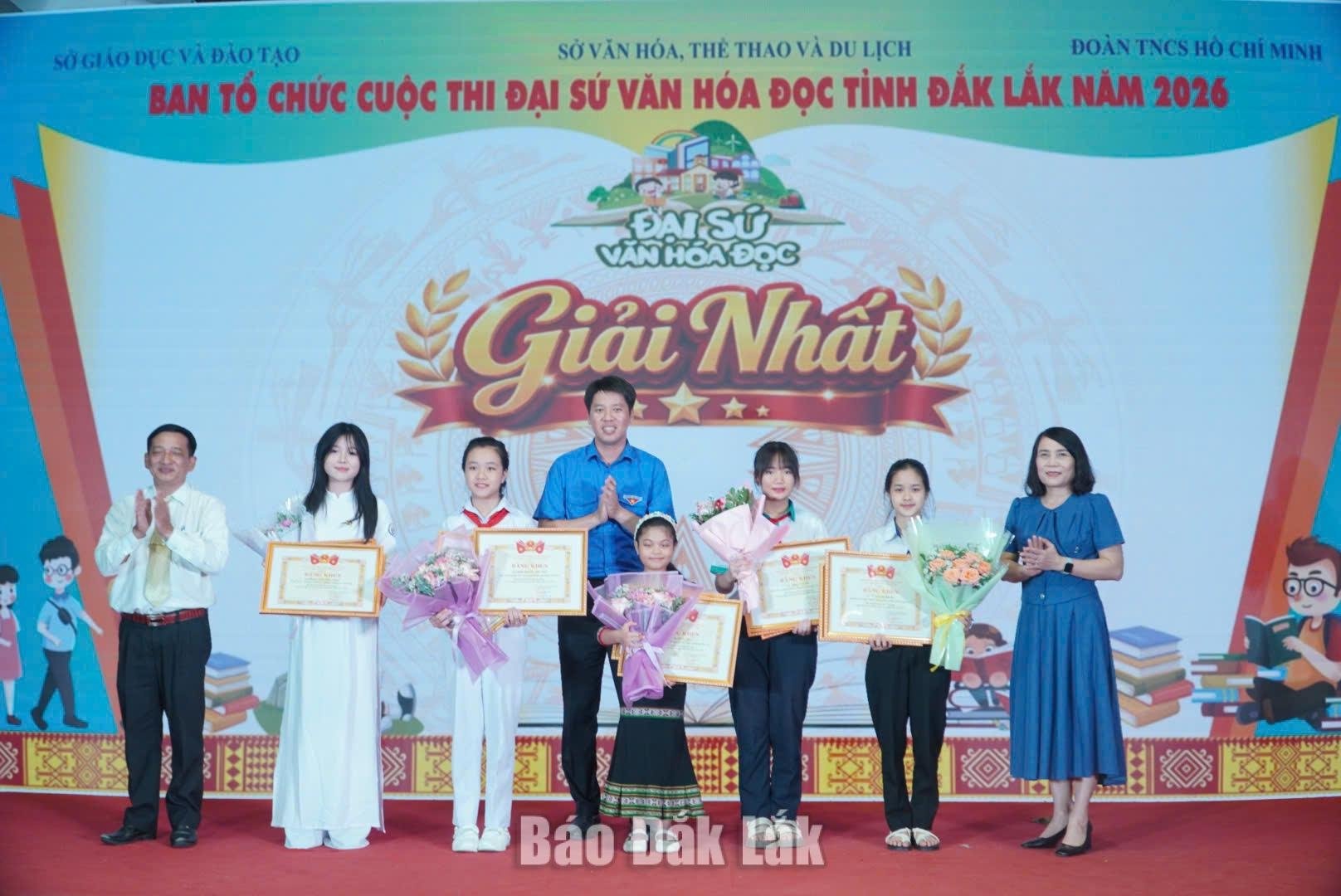 s&aacute;ch ảnh 2