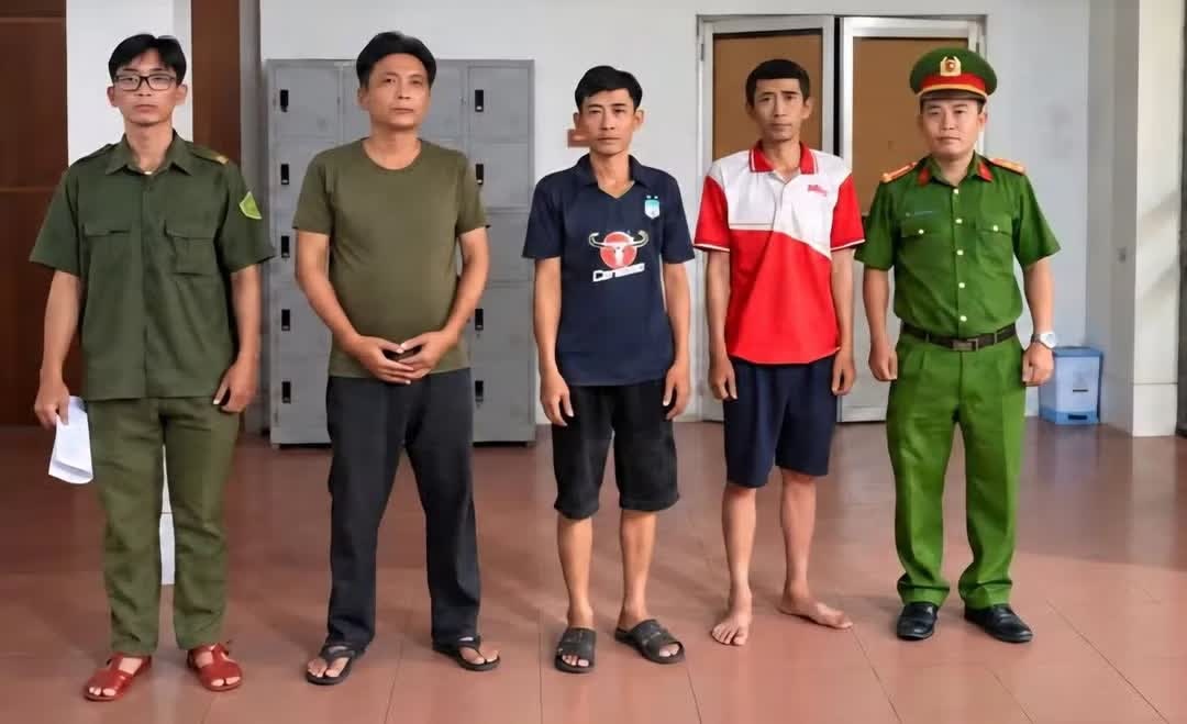 Lạng l&aacute;ch,  tạt đầu xe,  dẫn đến ẩu đả ảnh 1