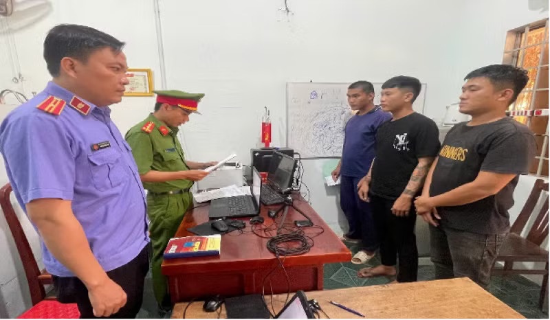 bắt 3 con g&agrave; ảnh 1
