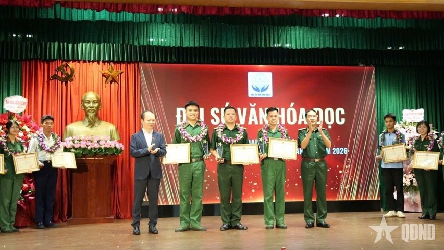 s&aacute;ch ảnh 2