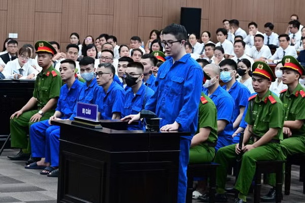 Cha, mẹ Mr Pips giải thích lý do tẩu tán tài sản sau khi con bị bắt