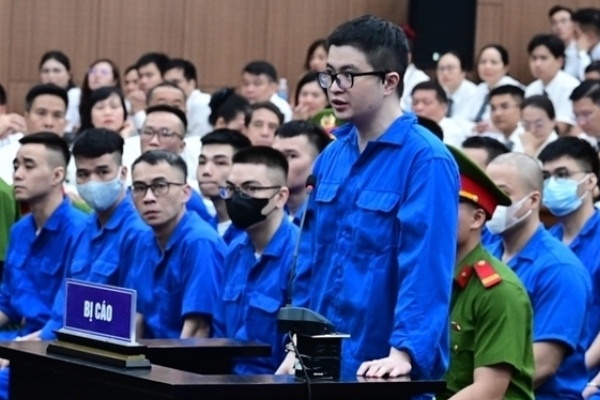 Bố của Mr Pips khai việc chi 100.000 USD 'chạy' giám định tâm thần cho con