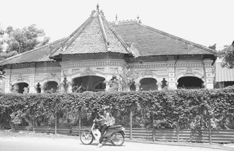 nh&agrave; cổ ảnh 2