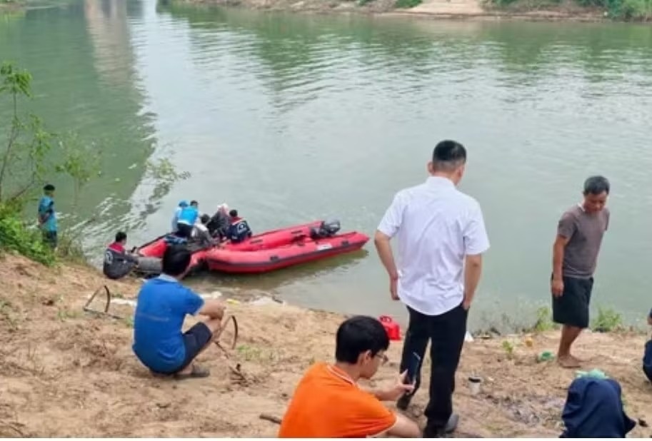 Tìm thấy thi thể hai nam sinh mất tích trên sông Mã