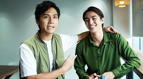 Cap dien vien 'Thua me con di' than mat ngoai doi thuong hinh anh