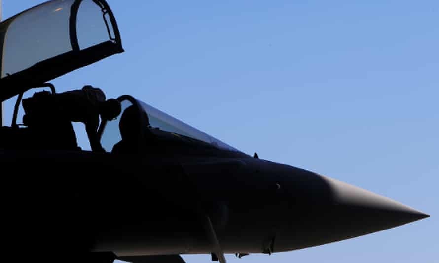 Khong quan Anh dieu tra video nghi le ket nap khoa than hinh anh