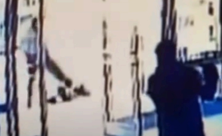 Nguoi hung giau mat cuu nan nhan goc A o My hinh anh