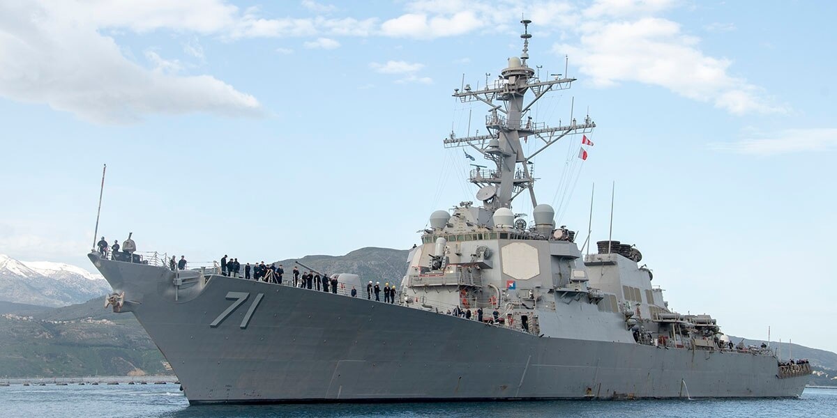 My dieu tau chien toi Bien Den hinh anh