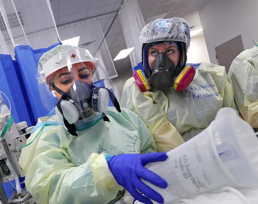 Khau trang tro lai o My giua tranh cai hinh anh