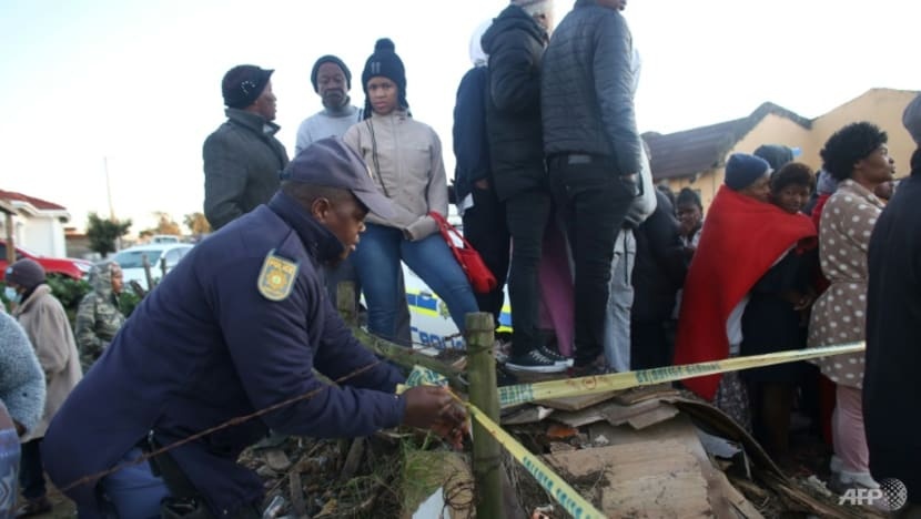 Bi an bao trum cai chet cua hang chuc nguoi trong hop dem o Nam Phi hinh anh