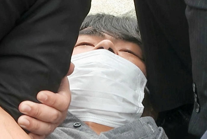 Tiet lo buc thu chan dong cua nghi pham am sat ong Abe hinh anh