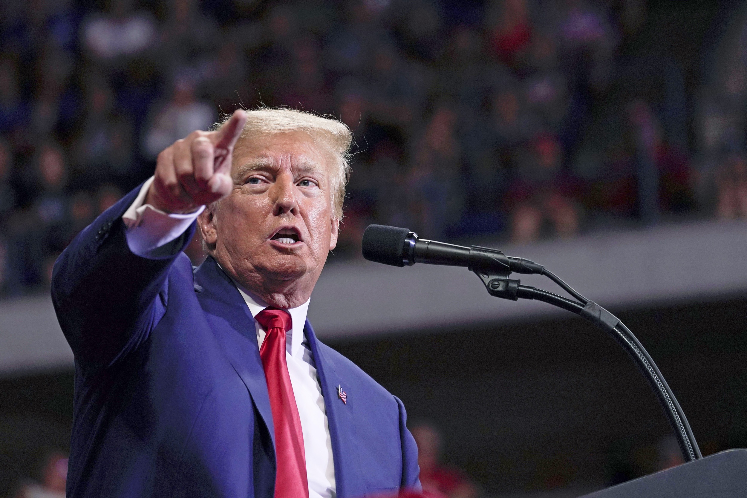 Ong Trump se cung cap loi khai trong vu kien phi bang hinh anh