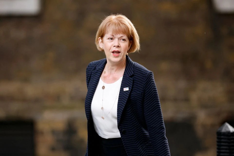 Thu tuong Truss tu chuc anh 3