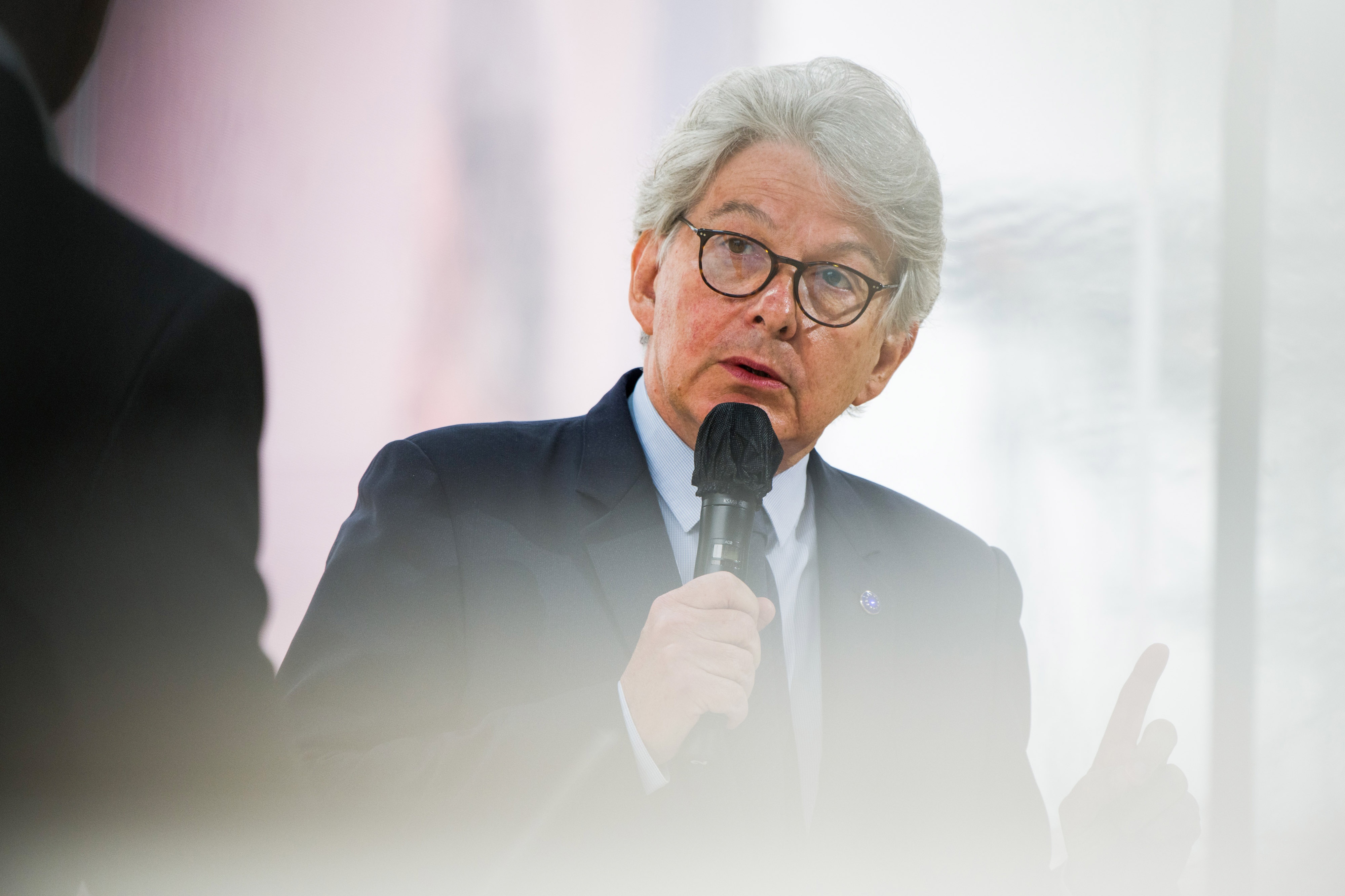 Quan chuc EU: Twitter cua Elon Musk phai theo luat cua chung toi hinh anh