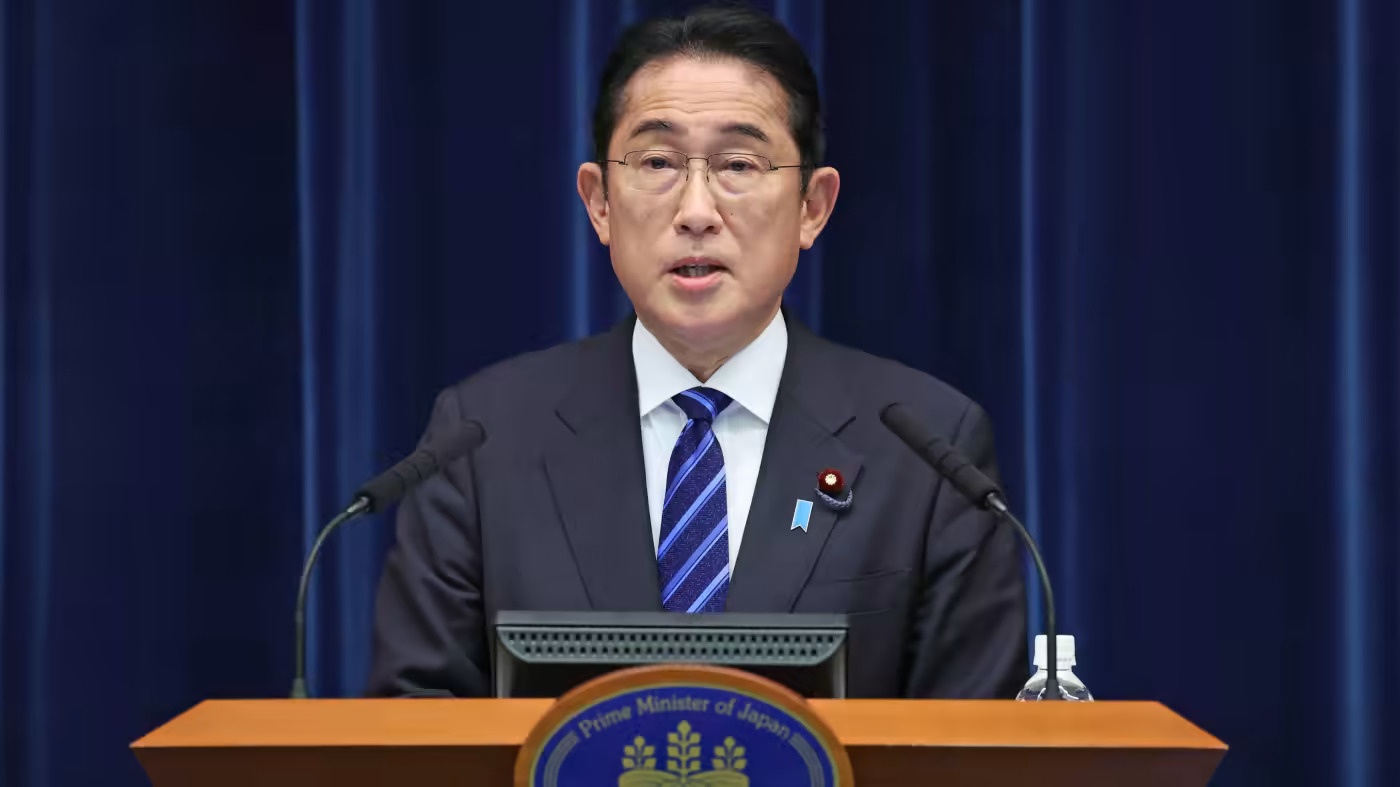 Thu tuong Nhat muon tang thue de bo sung ngan sach quoc phong hinh anh