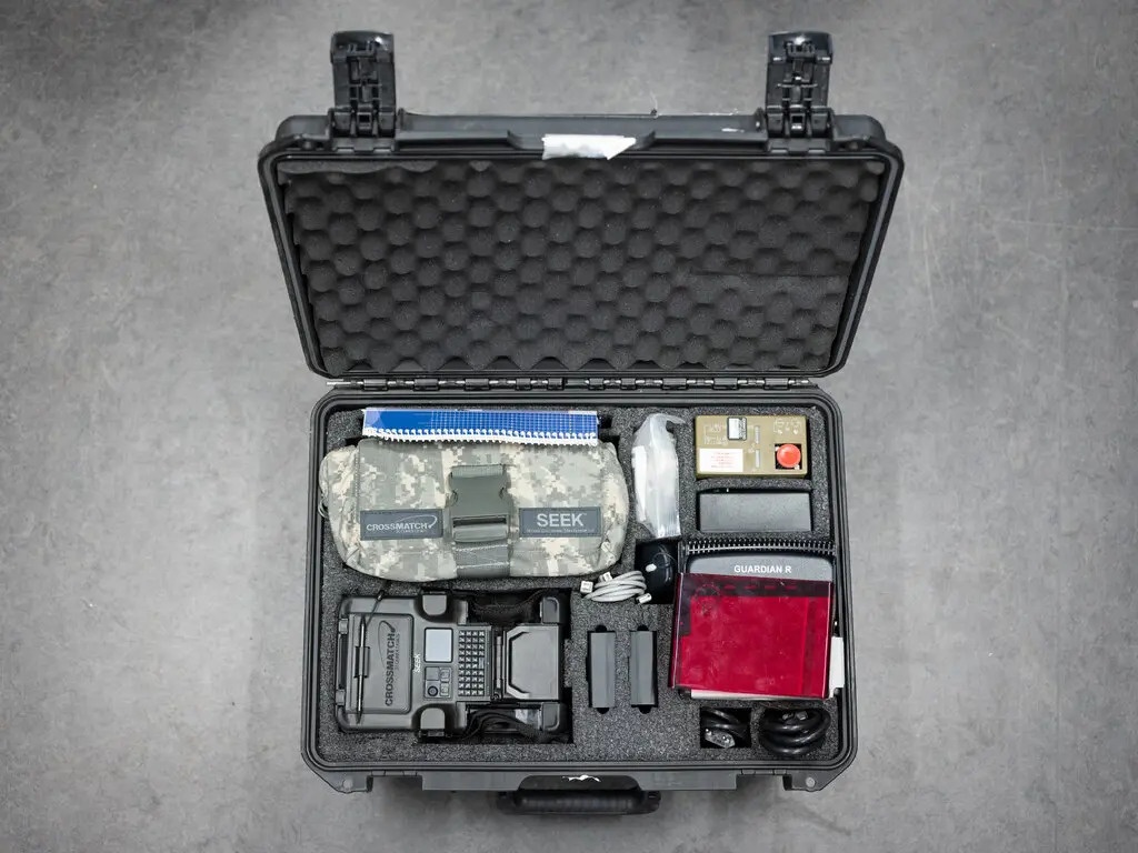 Phat hien du lieu nhay cam cua quan doi My trong mon do mua qua mang hinh anh