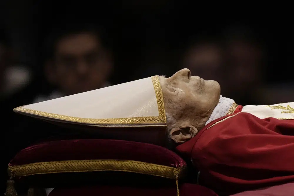 cuu Giao hoang Benedict XVI anh 1