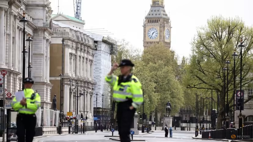 Anh se sa thai hang tram canh sat hinh anh