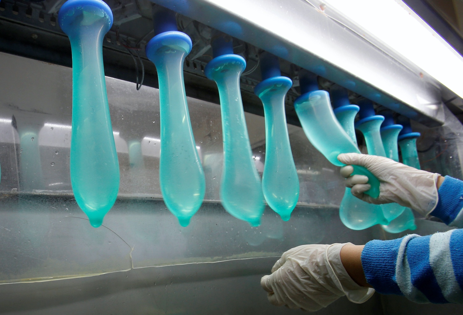 Thai Lan phat mien phi 95 trieu bao cao su truoc them Valentine hinh anh