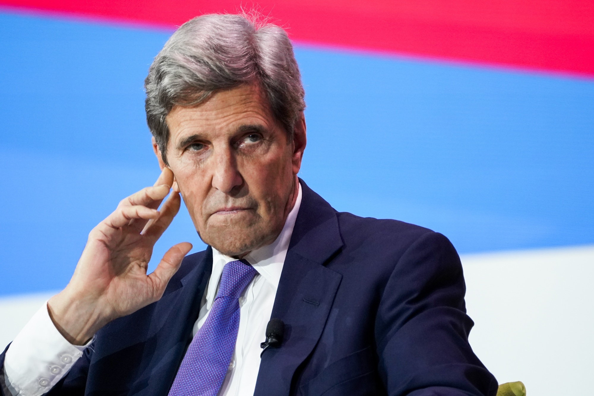 Ong John Kerry bi dieu tra hinh anh